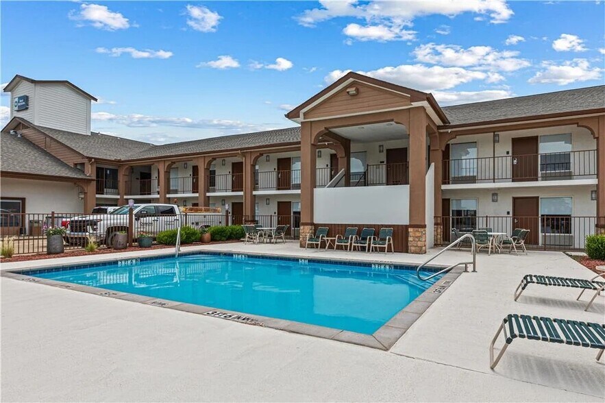 More Photos Of 2251 N Trade Days Blvd, Canton Hotel For Sale