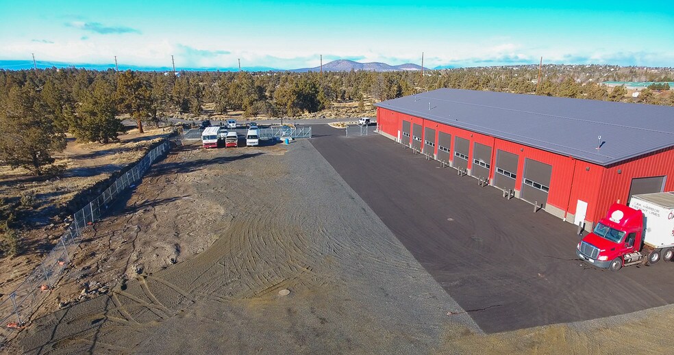 More Photos Of 4620 SW 23rd St, Redmond Warehouse For Lease