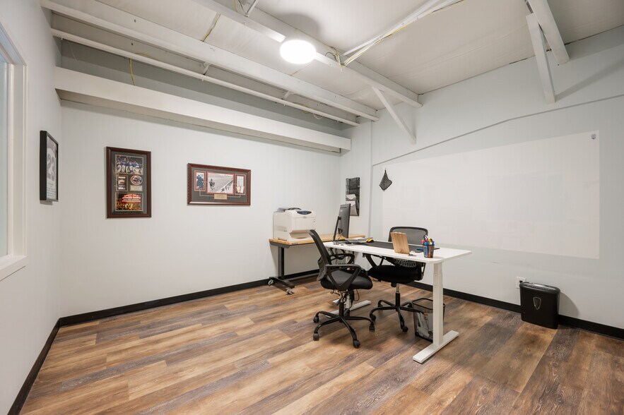 More Photos Of 12550 Promise Creek Ln, Fishers Light Distribution For Lease