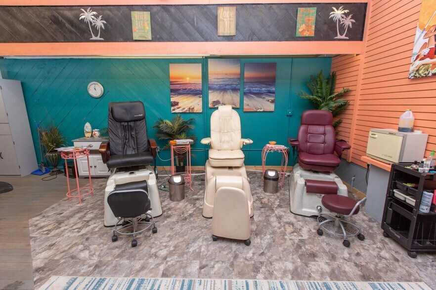 More Photos Of 219 Norris Ave, McCook Storefront For Sale