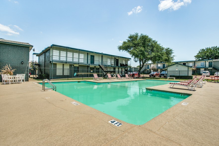 More Photos Of 504 Dudley Cir, Arlington Apartments For Sale