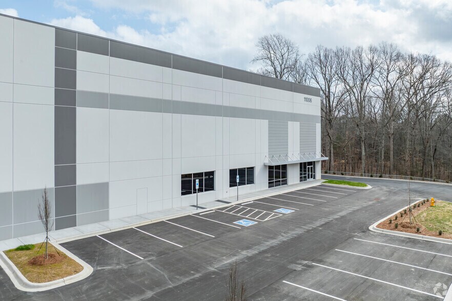 More Photos Of 11006 Mount Holly Huntersville Rd, Huntersville Distribution For Lease