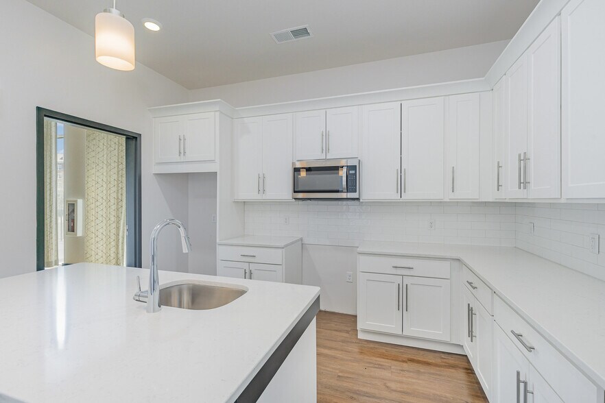 More Photos Of 2200 Carl D Silver Pkwy, Fredericksburg Hotel For Lease
