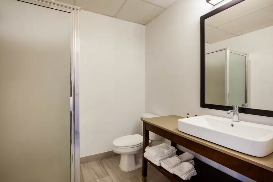 More Photos Of 1919 Star Batt Dr, Rochester Hills Hotel For Sale