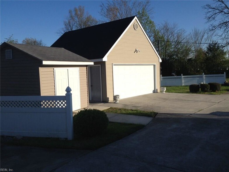 More Photos Of 361 Battlefield Blvd N, Chesapeake Office For Sale
