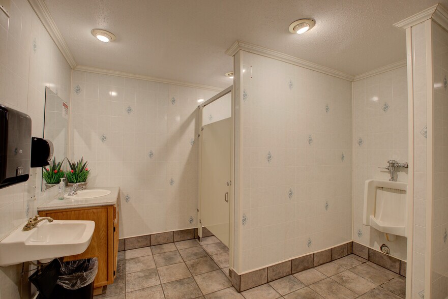 More Photos Of 809 Main Roseburg, Roseburg Lodge Meeting Hall For Sale