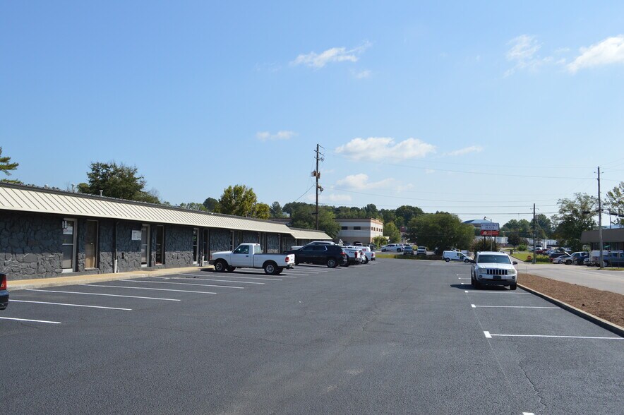 More Photos Of 1020-1042 Commerce Blvd, Pelham Flex For Lease