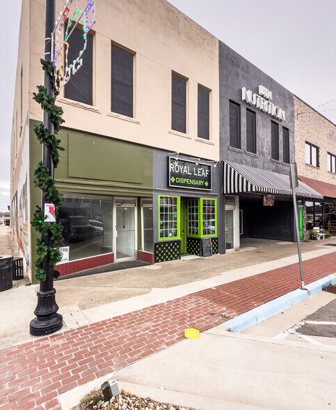 More Photos Of 126 E Choctaw Ave, Mcalester General Retail For Lease