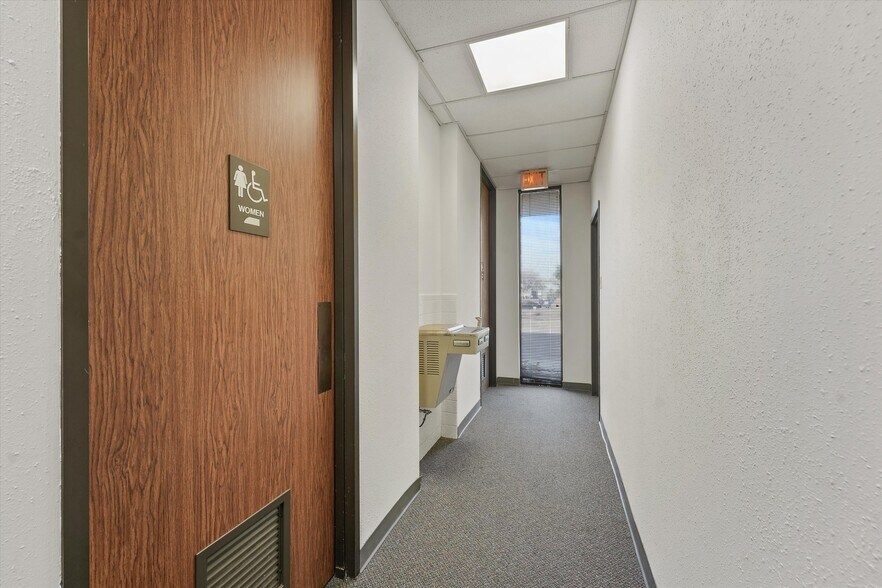 More Photos Of 2000 25th Ave N, Texas City Office For Lease