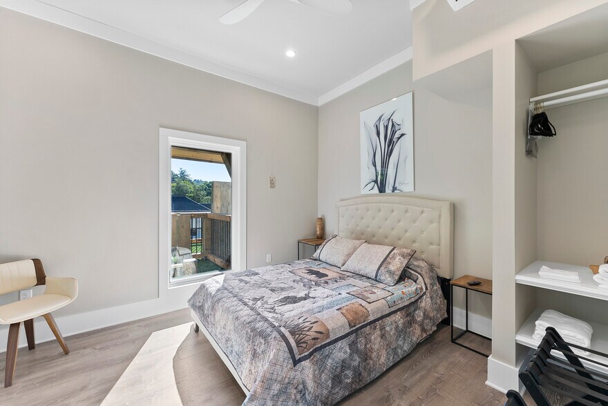 More Photos Of 870 Main St, Blowing Rock Restaurant For Sale