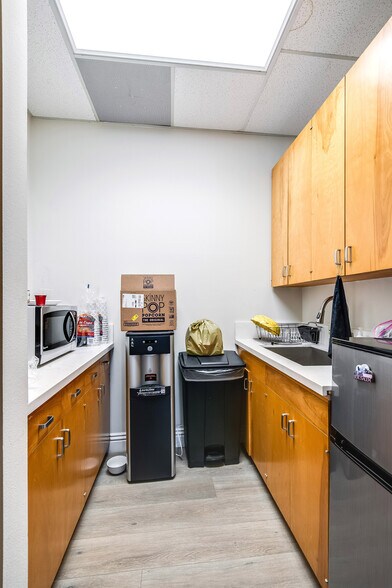 More Photos Of 6746 Valjean Ave, Van Nuys Loft Creative Space For Sale