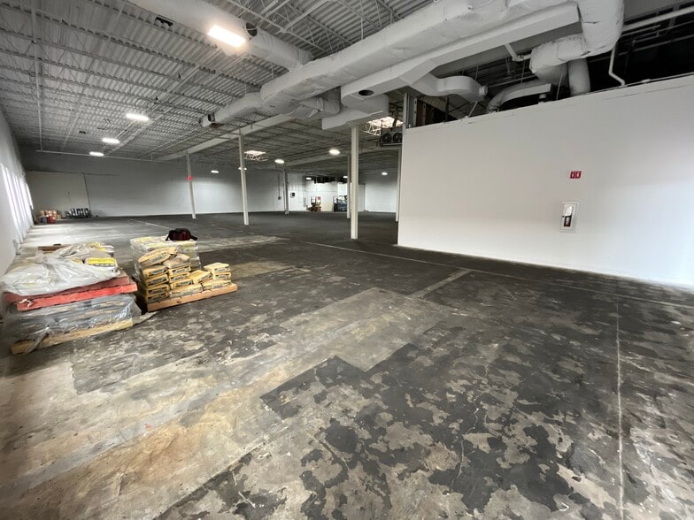 More Photos Of 909 E Orchard St, Mundelein Research And Development For Lease