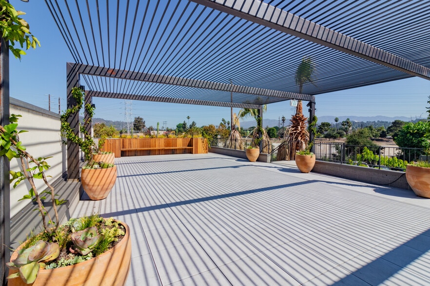 More Photos Of 3013 Gilroy St, Los Angeles Office For Sale