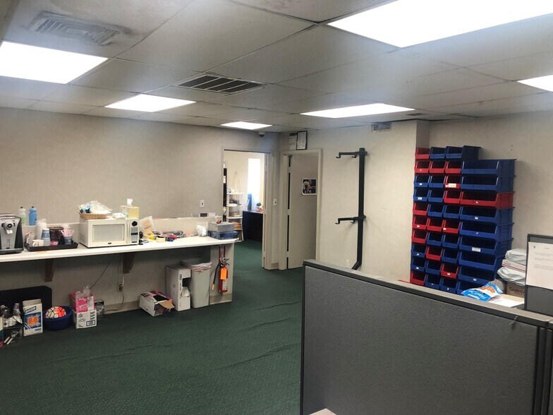 More Photos Of 520 Sunrise Hwy, West Babylon Warehouse For Sale