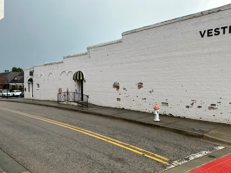 More Photos Of 124 Confederate St, Fort Mill Storefront For Sale