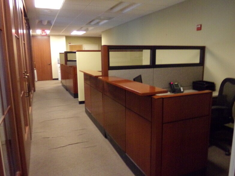 More Photos Of 19440 Golf Vista Plz, Lansdowne Medical For Lease