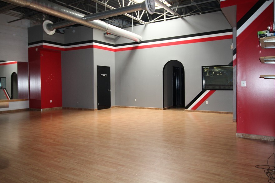 More Photos Of 3852 Dulles South Ct, Chantilly Warehouse For Lease