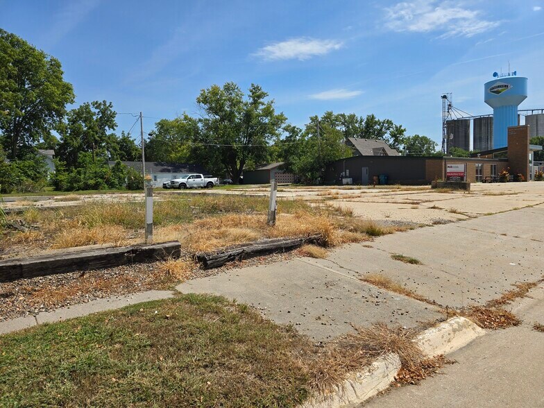 More Photos Of 211 Center Ave N, Mitchellville Land For Lease