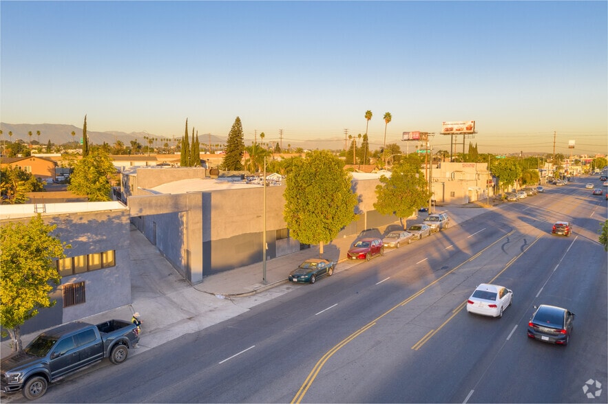 More Photos Of 3751 E Olympic Blvd, Los Angeles Office For Lease