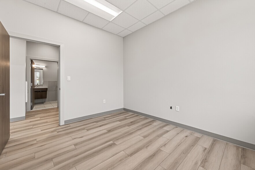 More Photos Of 217 Promenade Way, Sugar Land Medical For Sale