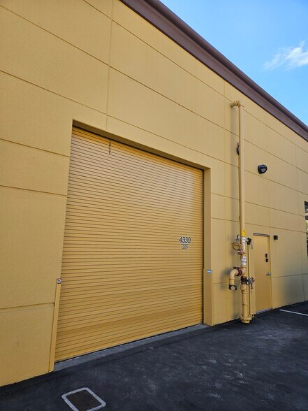 More Photos Of 4328-4330 Redwood Hwy, San Rafael Research And Development For Sale