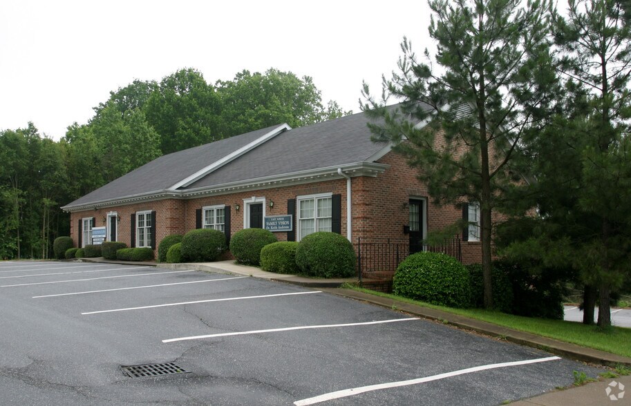 More Photos Of 4010 E North St, Greenville Office For Lease