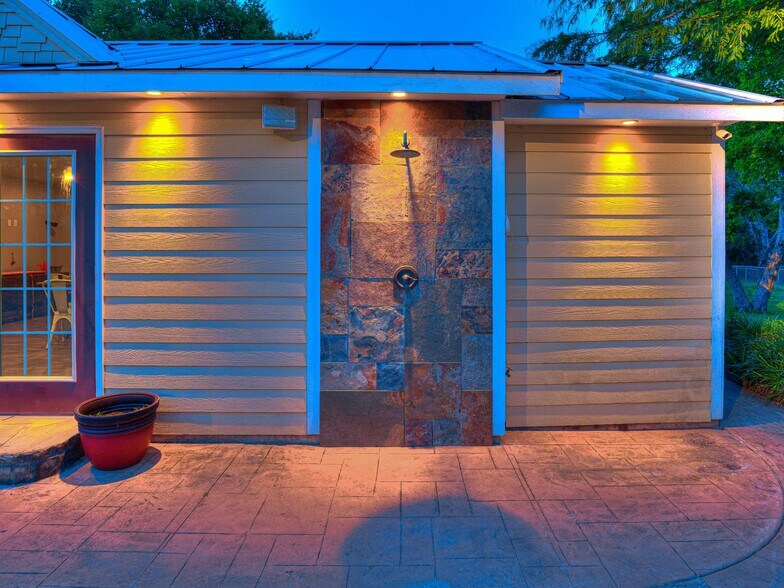 More Photos Of 18509 Brangus Rd, Shawnee Specialty For Sale