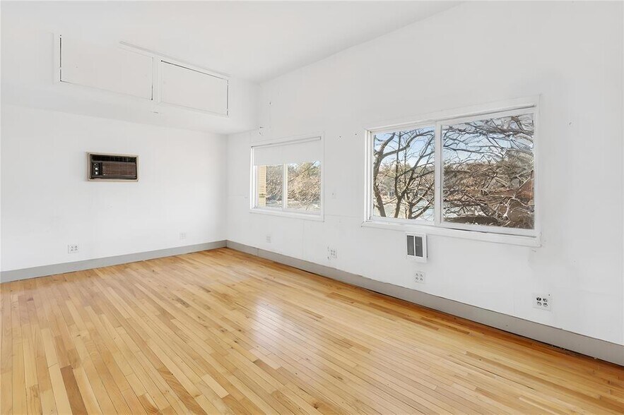 More Photos Of 123 Lake Dr, Lake Peekskill Storefront For Sale