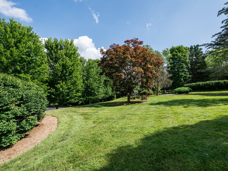 More Photos Of 60 Phifer St, Asheville Medical For Sale