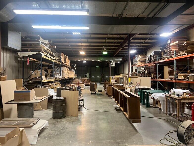 More Photos Of 314 Babb Dr, Lebanon Distribution For Sale