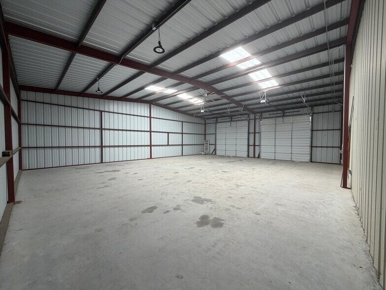 More Photos Of 120 Taylor Plaza Dr, Greenville Flex For Lease