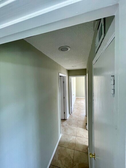 More Photos Of 382 S Interstate 35, New Braunfels Storefront Retail Office For Lease