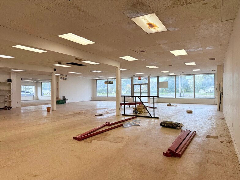 More Photos Of 807 S 4th St, Fulton General Retail For Sale