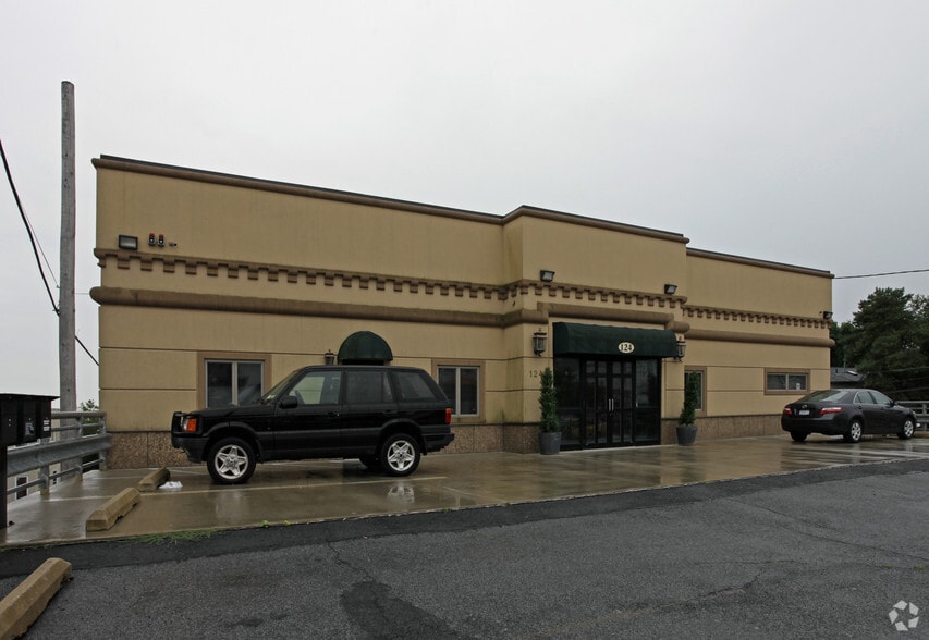 More Photos Of 124 Mcclean Ave, Staten Island Medical For Lease