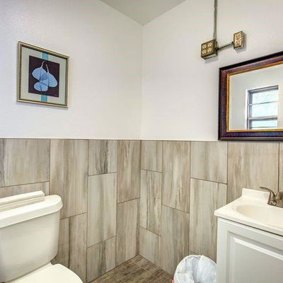 More Photos Of 737 Irby Ln, Irving Medical For Sale