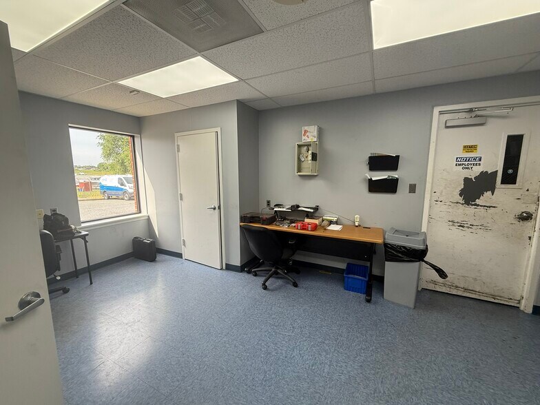 More Photos Of 7905 Airpark Rd, Gaithersburg Flex For Lease
