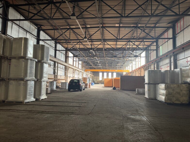 More Photos Of 30 Harris St, Putnam Warehouse For Lease