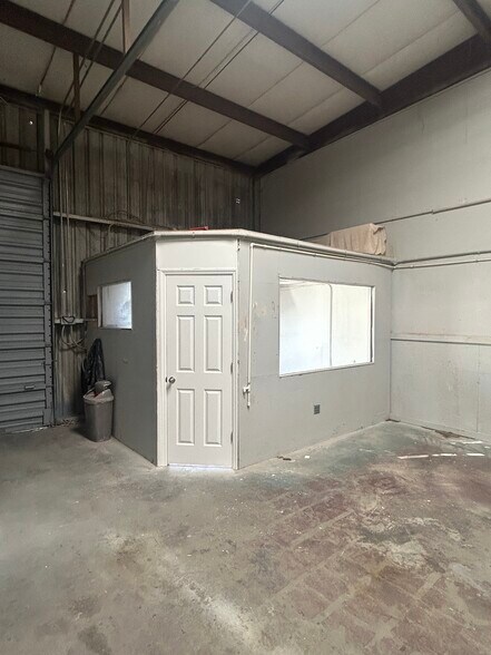 More Photos Of 9339 Denton Ave, Hudson Warehouse For Lease