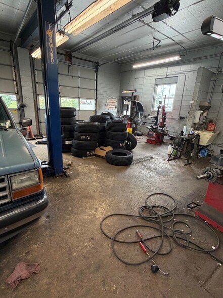 More Photos Of 1529 E Philadelphia Ave, Gilbertsville Auto Repair For Sale