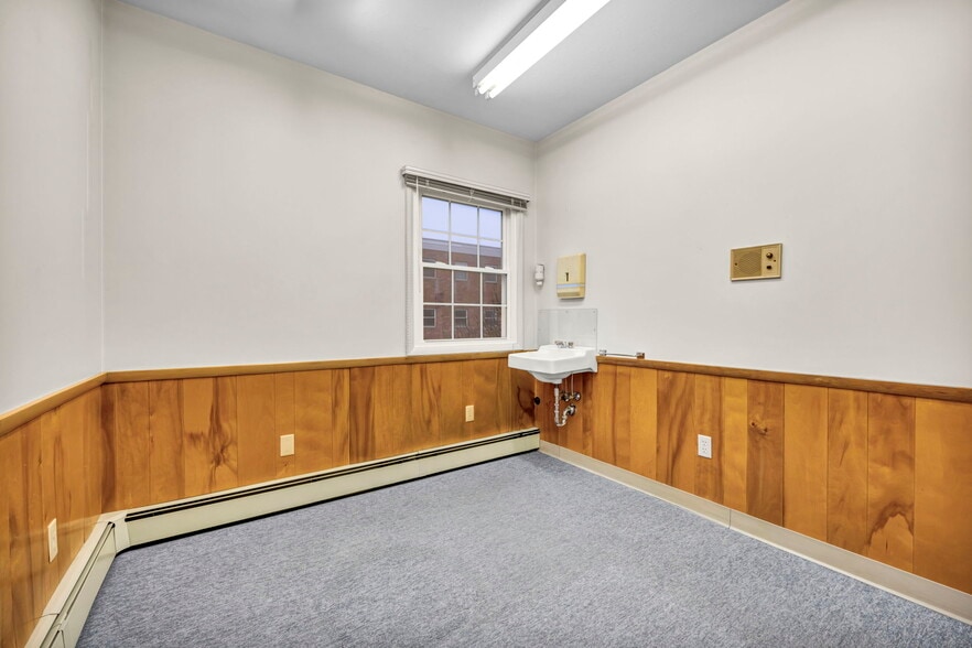 More Photos Of 10570-10574 Ravenna Rd, Twinsburg Office For Lease