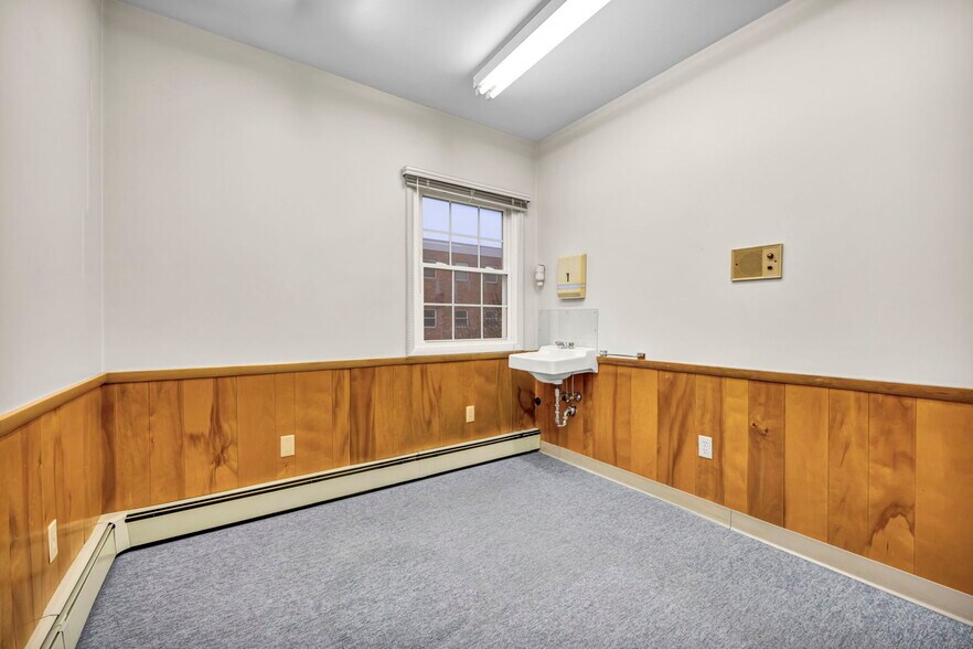 More Photos Of 10570-10574 Ravenna Rd, Twinsburg Office For Lease