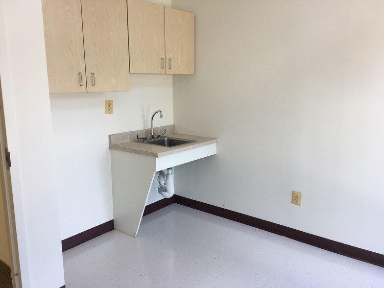 More Photos Of 491 Amwell Rd, Hillsborough Office For Sale