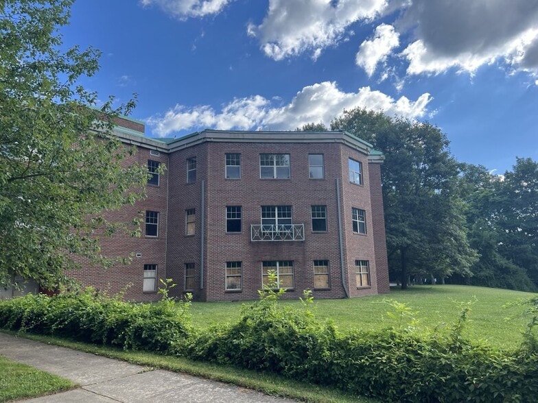More Photos Of 126 Ford St, Ansonia Rehabilitation Center For Sale