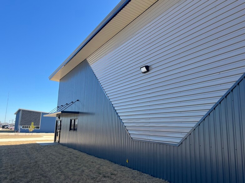 More Photos Of 616 NW 125th st, Oklahoma City Warehouse For Lease