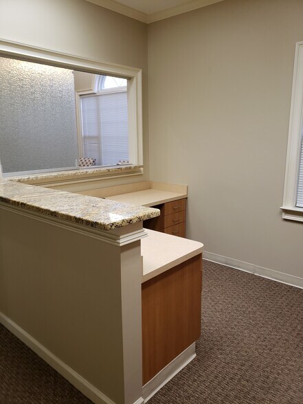 More Photos Of 2230 Towne Lake Pky, Woodstock Medical For Lease