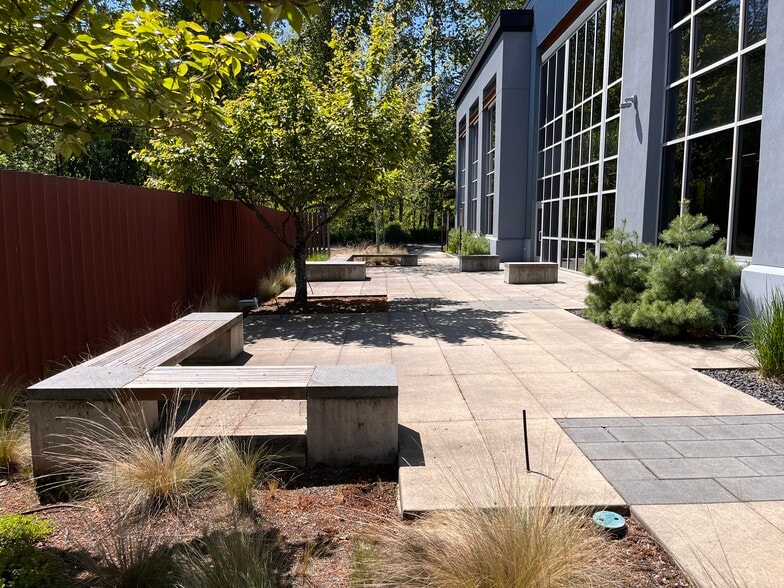 More Photos Of 1055 NW Maple St, Issaquah Office For Lease