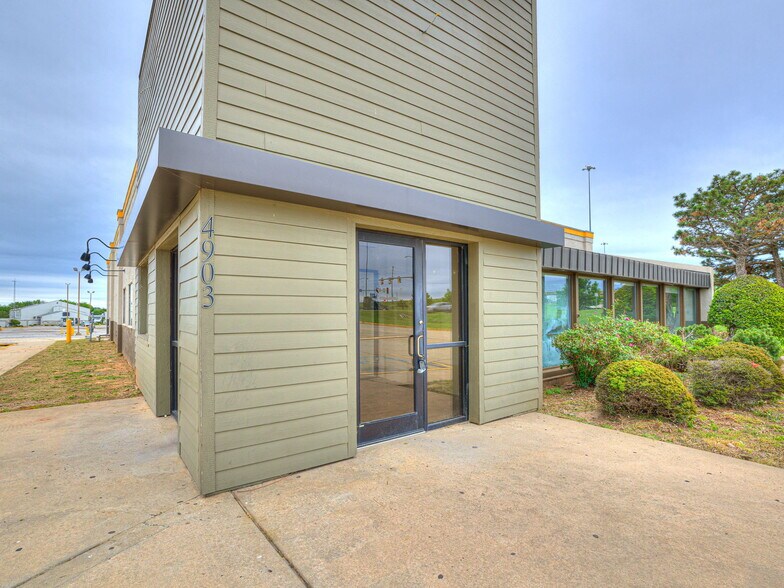 More Photos Of 4903 N Harrison St, Shawnee Restaurant For Sale