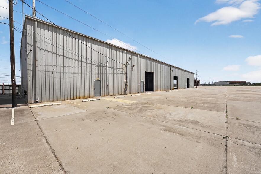 More Photos Of 2434 Etring Ave, Corpus Christi Warehouse For Sale