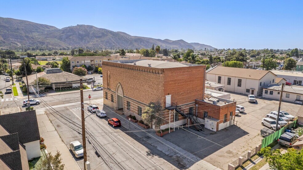 More Photos Of 102 N 7th St, Santa Paula Specialty For Sale
