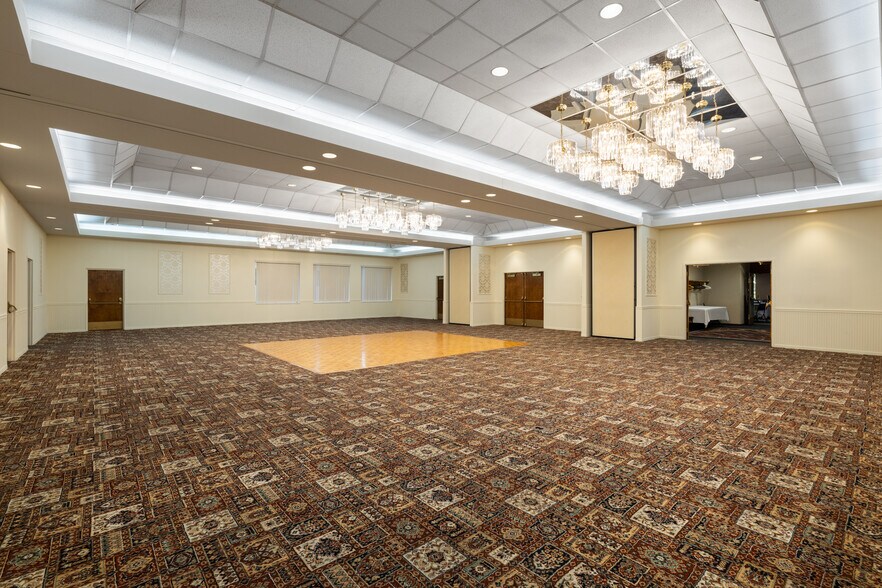More Photos Of 1244 Canterbury Rd, Shakopee Hotel For Lease